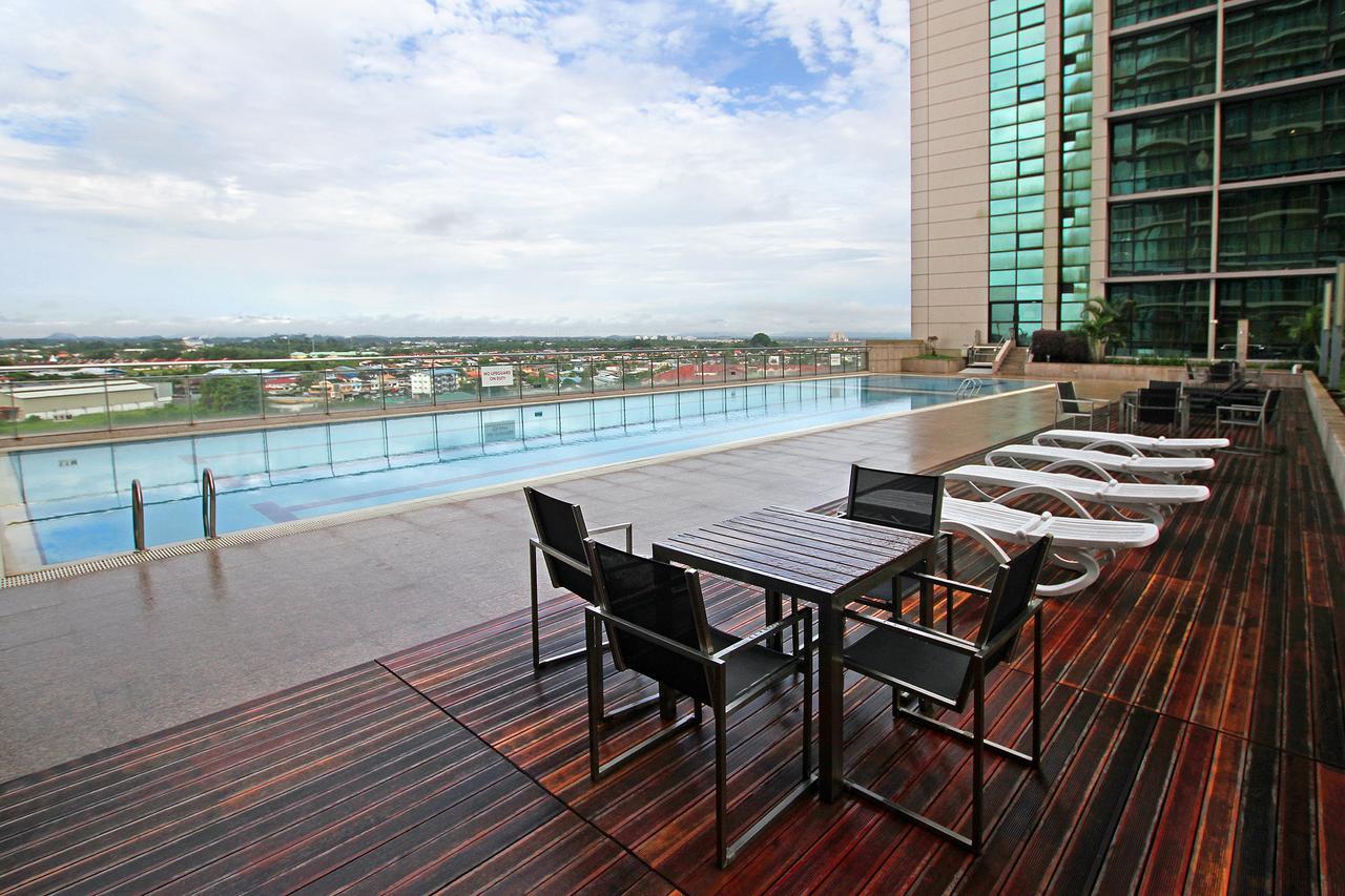 Bernard Holiday Home @ Imperial Suites קוצ'ינג מראה חיצוני תמונה
