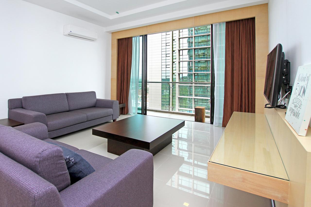 Bernard Holiday Home @ Imperial Suites קוצ'ינג מראה חיצוני תמונה