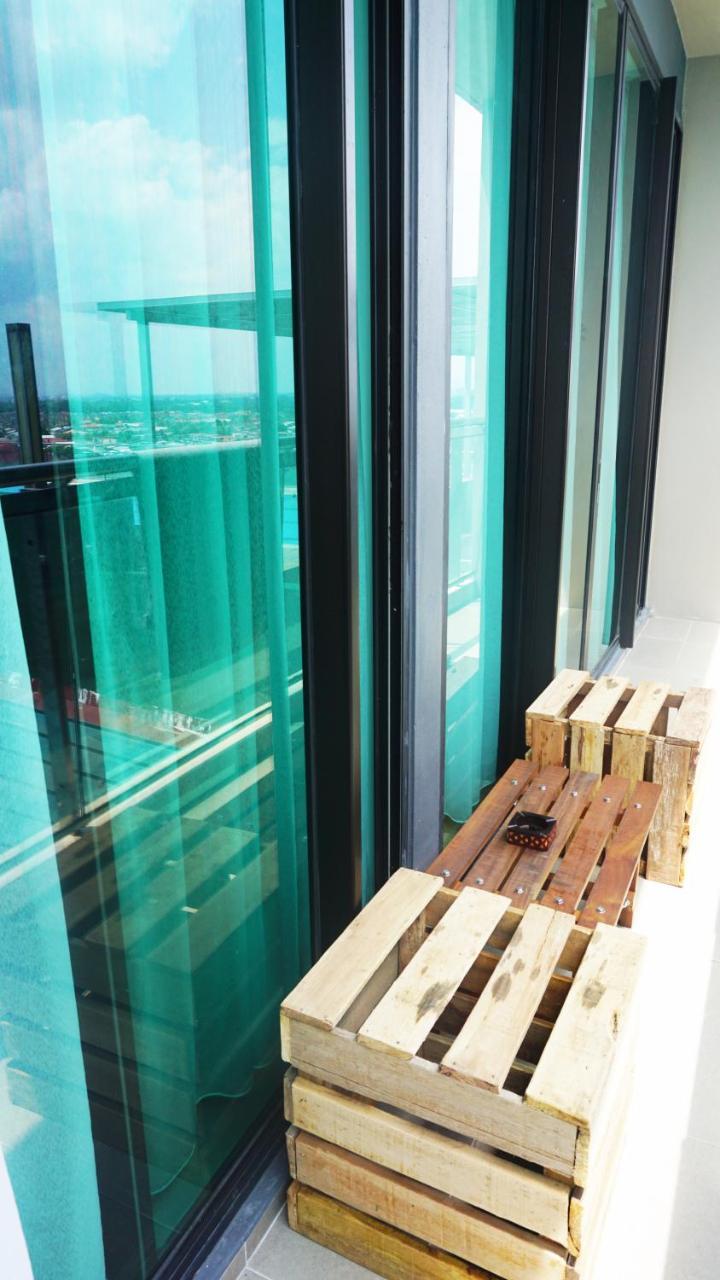 Bernard Holiday Home @ Imperial Suites קוצ'ינג מראה חיצוני תמונה